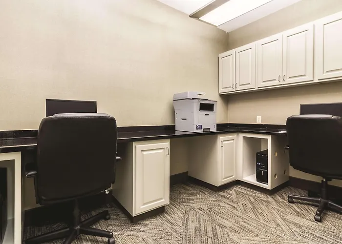 La Quinta By Wyndham Fargo-medical Center Hotel