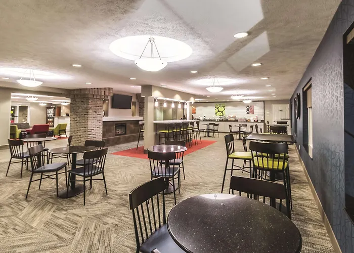 Hotel La Quinta By Wyndham Fargo-medical Center 3*