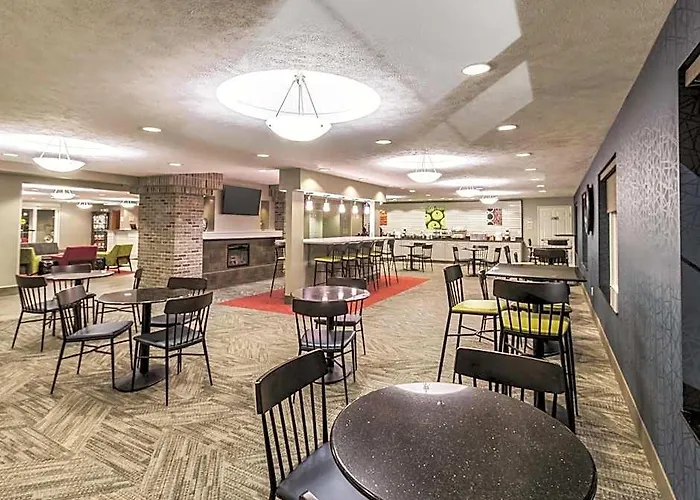 La Quinta By Wyndham Fargo-medical Center Hotel 3*