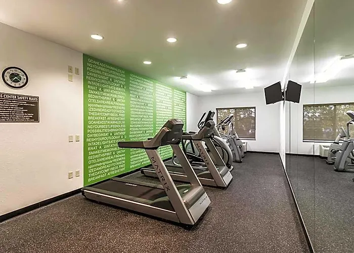 La Quinta By Wyndham Fargo-medical Center Hotel