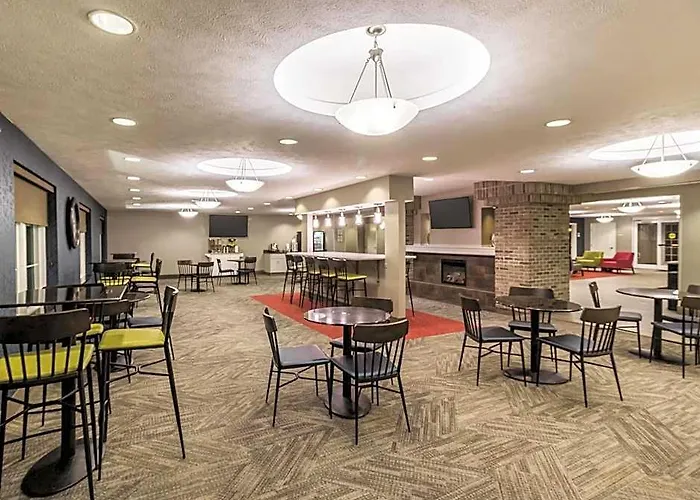 Hotel La Quinta By Wyndham Fargo-medical Center 3*