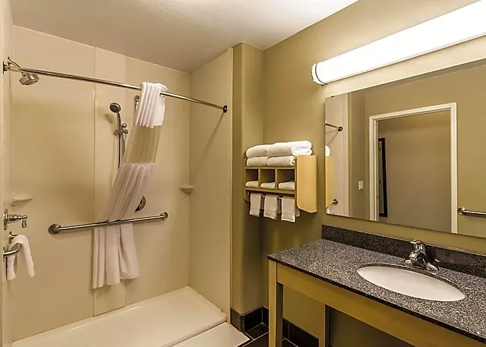 Hotel La Quinta By Wyndham Fargo-medical Center 3*