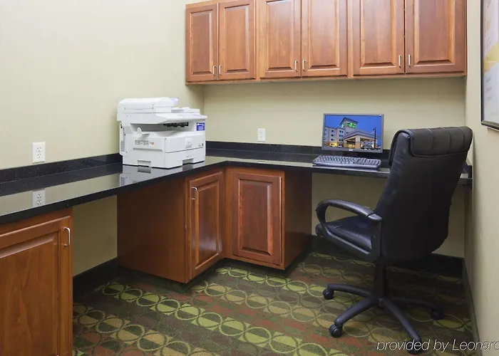 Hotel La Quinta By Wyndham Fargo-medical Center 3*