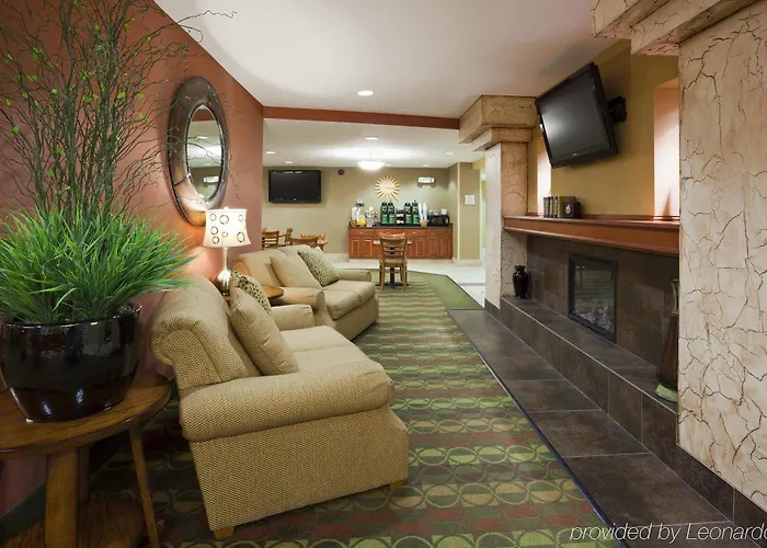 Hotel La Quinta By Wyndham Fargo-medical Center 3*