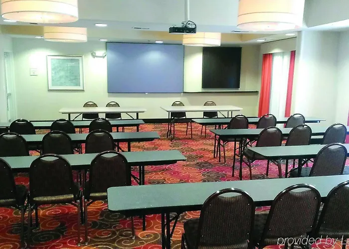 La Quinta By Wyndham Fargo-medical Center Hotel